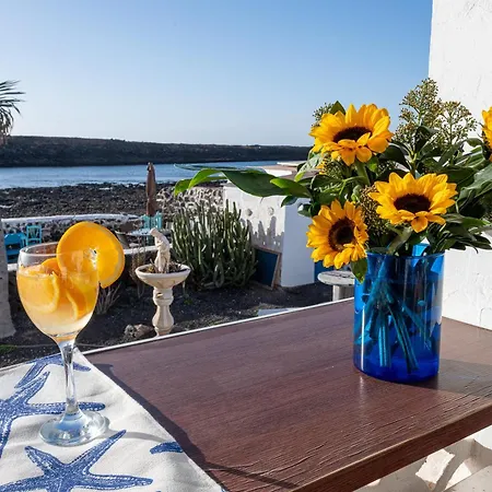 펜션 Beachfront Two Bedrooms House Casa Toral Majanicho