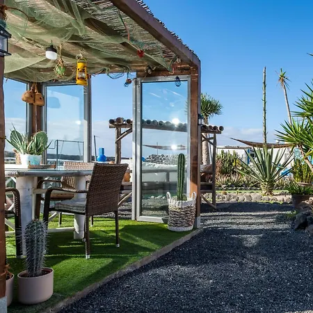 Beachfront Two Bedrooms House Casa Toral 度假居