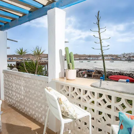 Beachfront Two Bedrooms House Casa Toral Vakantiehuis