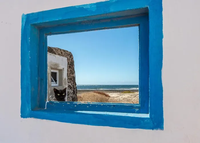 Beachfront Two Bedrooms House Casa Toral Nyaraló *