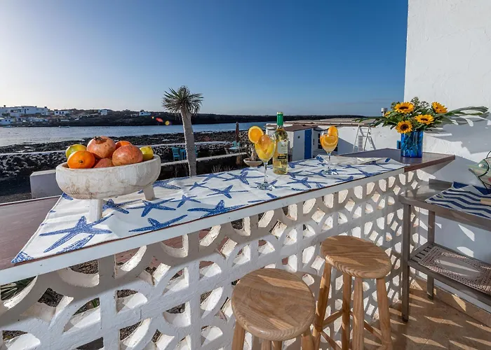 Beachfront Two Bedrooms House Casa Toral Casa de Férias Majanicho