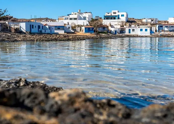 Beachfront Two Bedrooms House Casa Toral Nyaraló