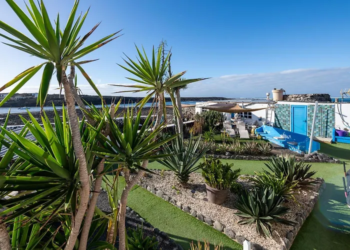 Beachfront Two Bedrooms House Casa Toral Casa de Férias *